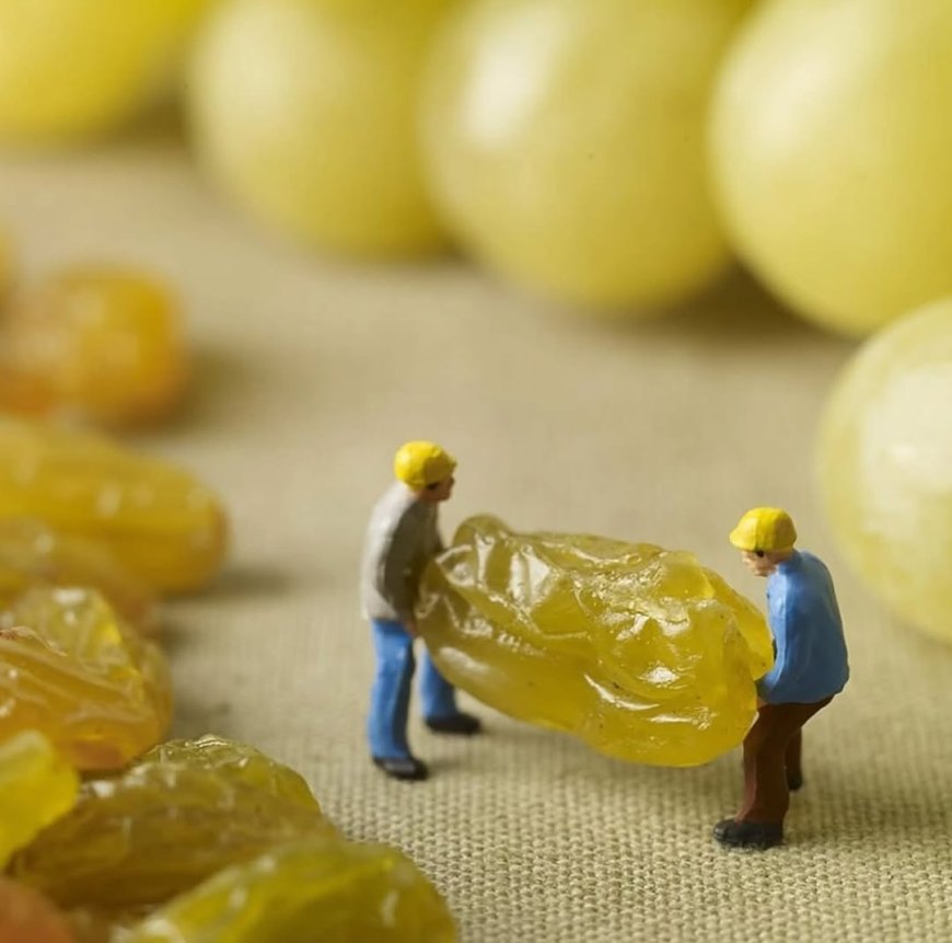 “Small Figures, Big Imagination” ,28 Photographs of Turning Food into Tiny Worlds