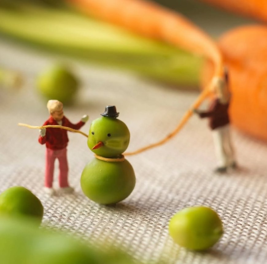 “Small Figures, Big Imagination” ,28 Photographs of Turning Food into Tiny Worlds