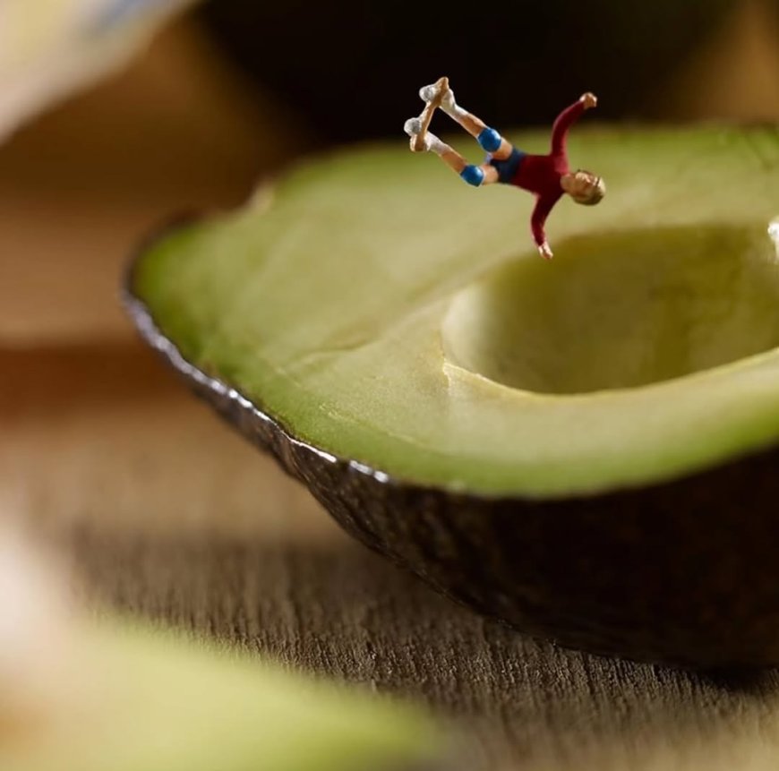 “Small Figures, Big Imagination” ,28 Photographs of Turning Food into Tiny Worlds