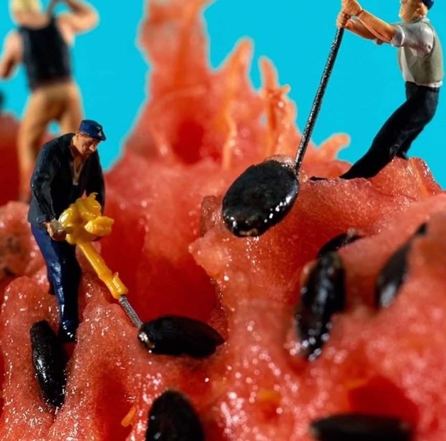 “Small Figures, Big Imagination” ,28 Photographs of Turning Food into Tiny Worlds