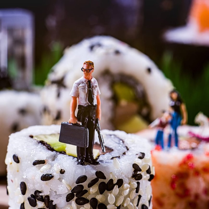 “Small Figures, Big Imagination” ,28 Photographs of Turning Food into Tiny Worlds